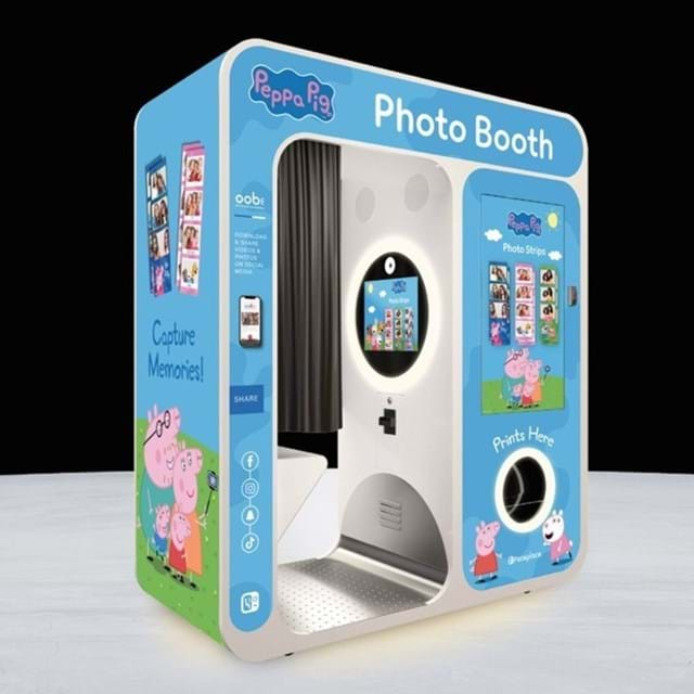 APPLE PEPPA PIG PHOTO BOOTH